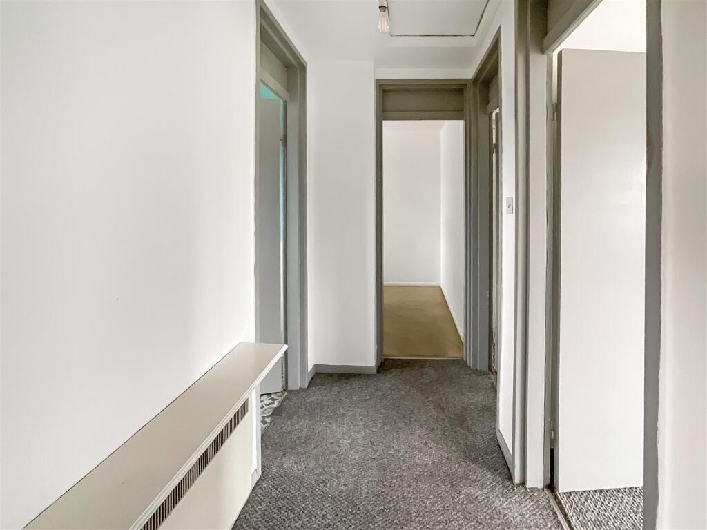 Hallway.jpg