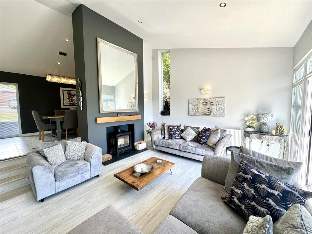 SUNKEN FAMILY/LIVING ROOM