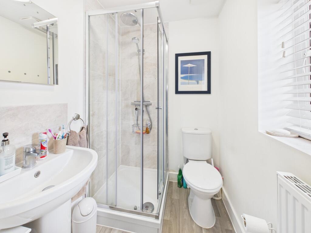 en-suite shower room