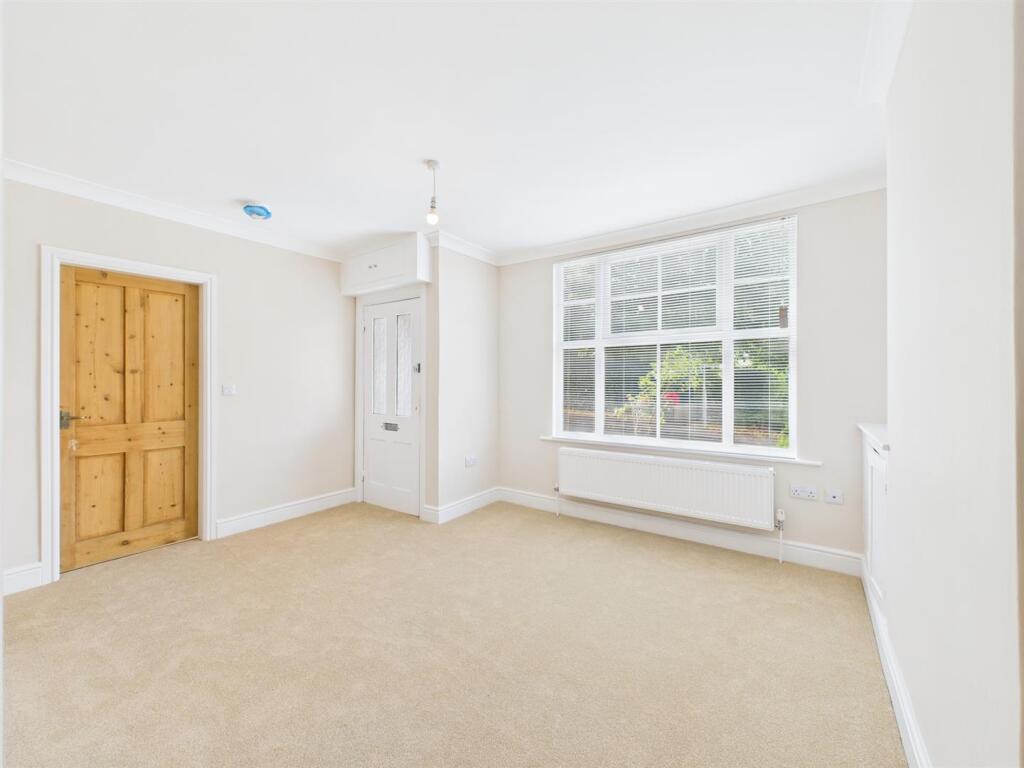 ENTRANCE DINING ROOM