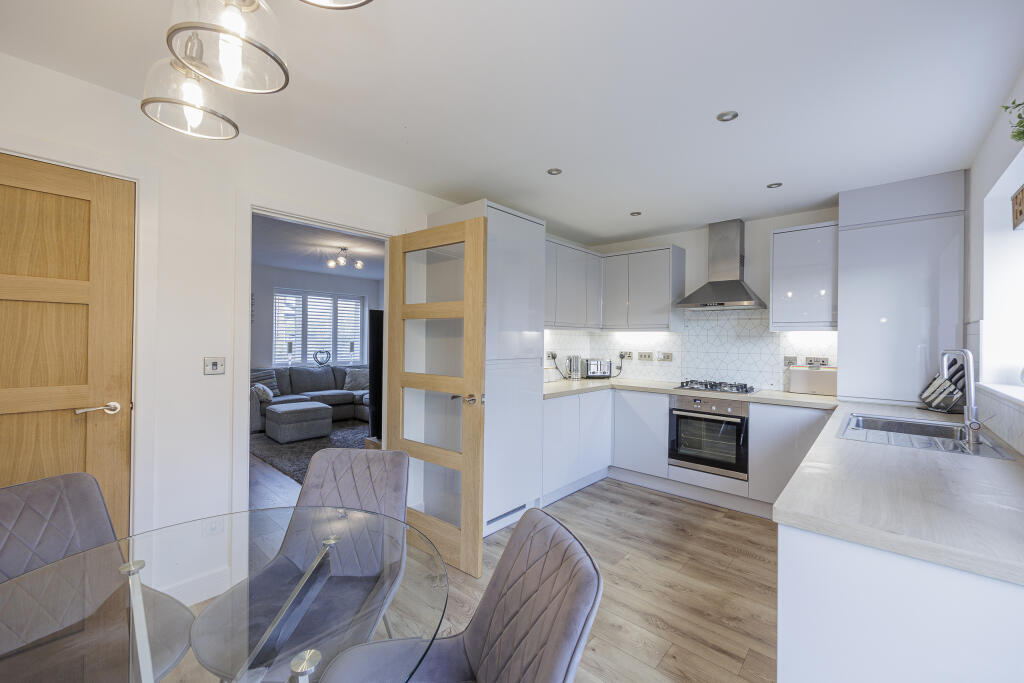 12 Franklyn drive-48