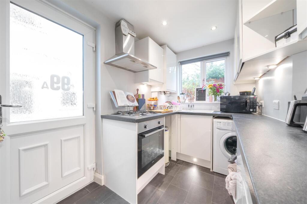 Courtlands Drive - Kitchen 1.jpg