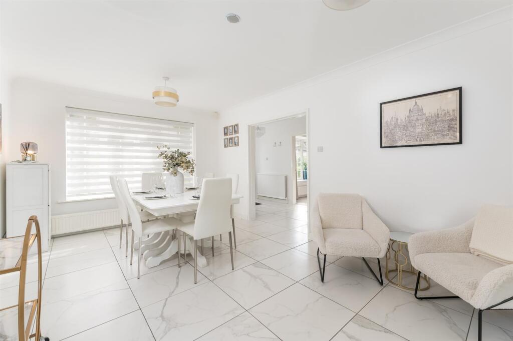 Living / Dining Area