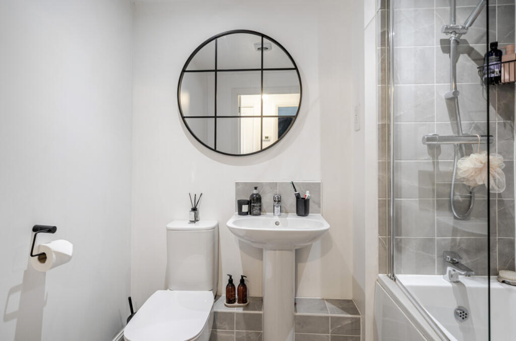 1345599-7-68b0711...