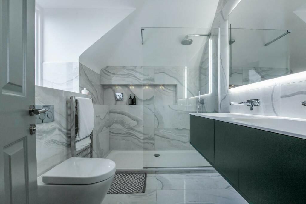 206990_32943908_I...