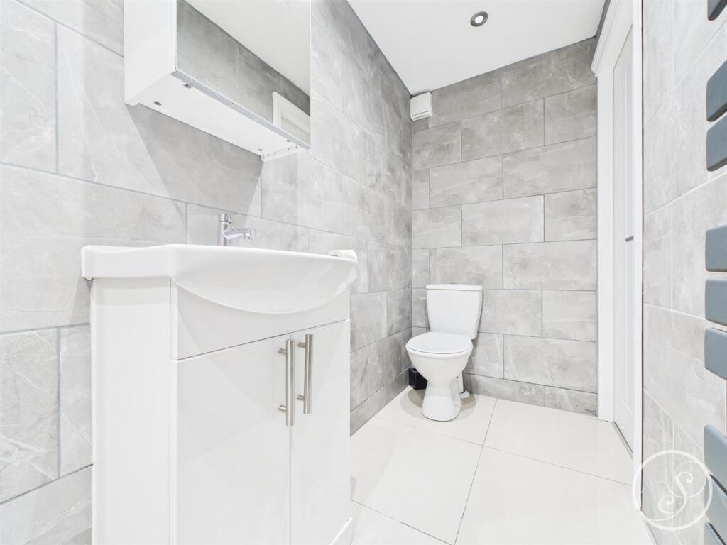 EN SUITE