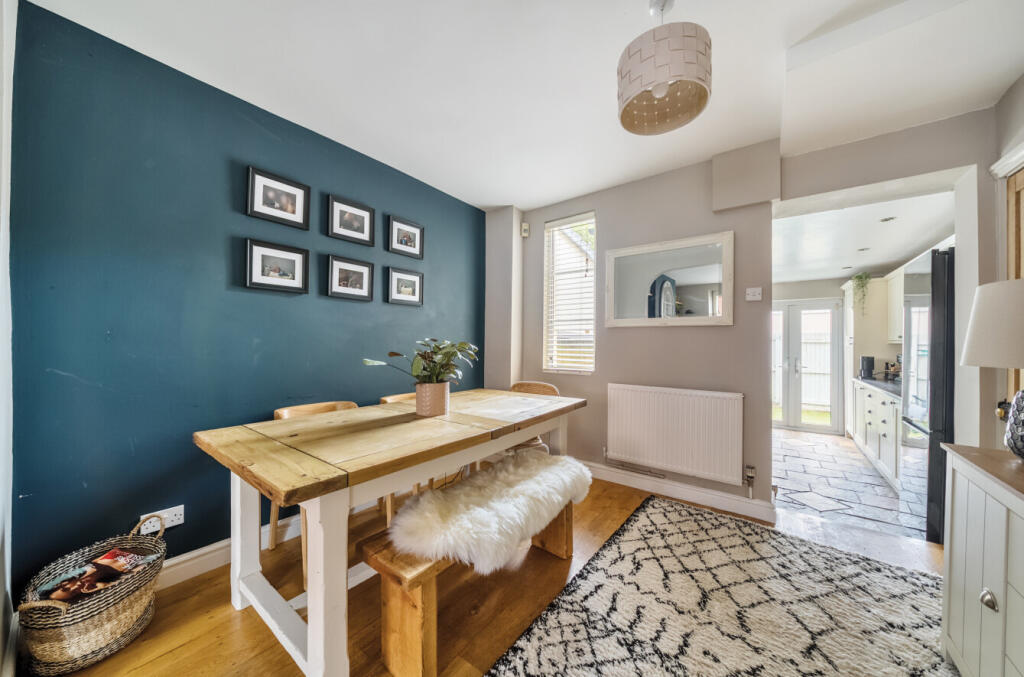 1299025-11-683845...