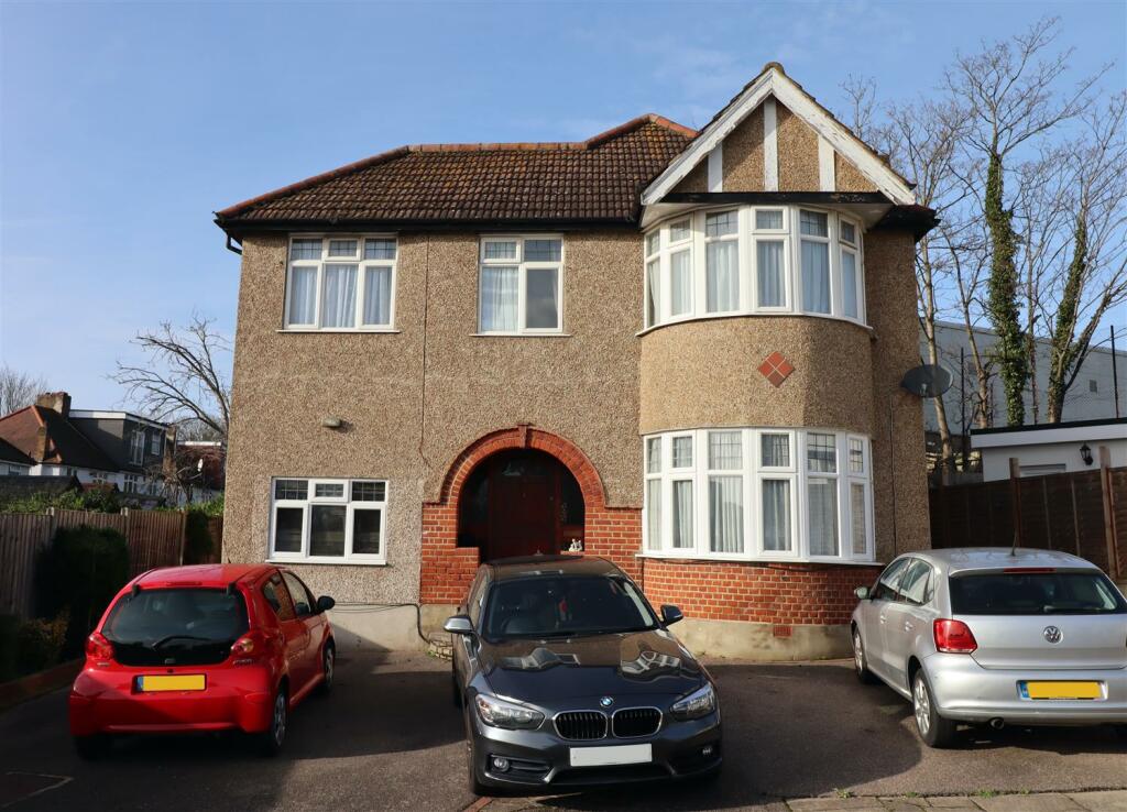 8 bedroom Detached for sale