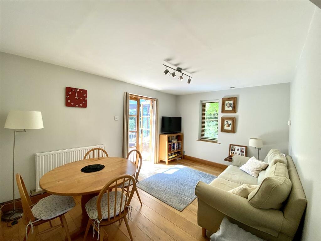 OPEN PLAN KITCHEN/DINING ROOM