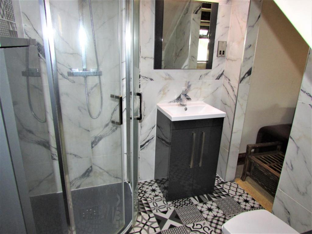 StablesMedShower1.JPG