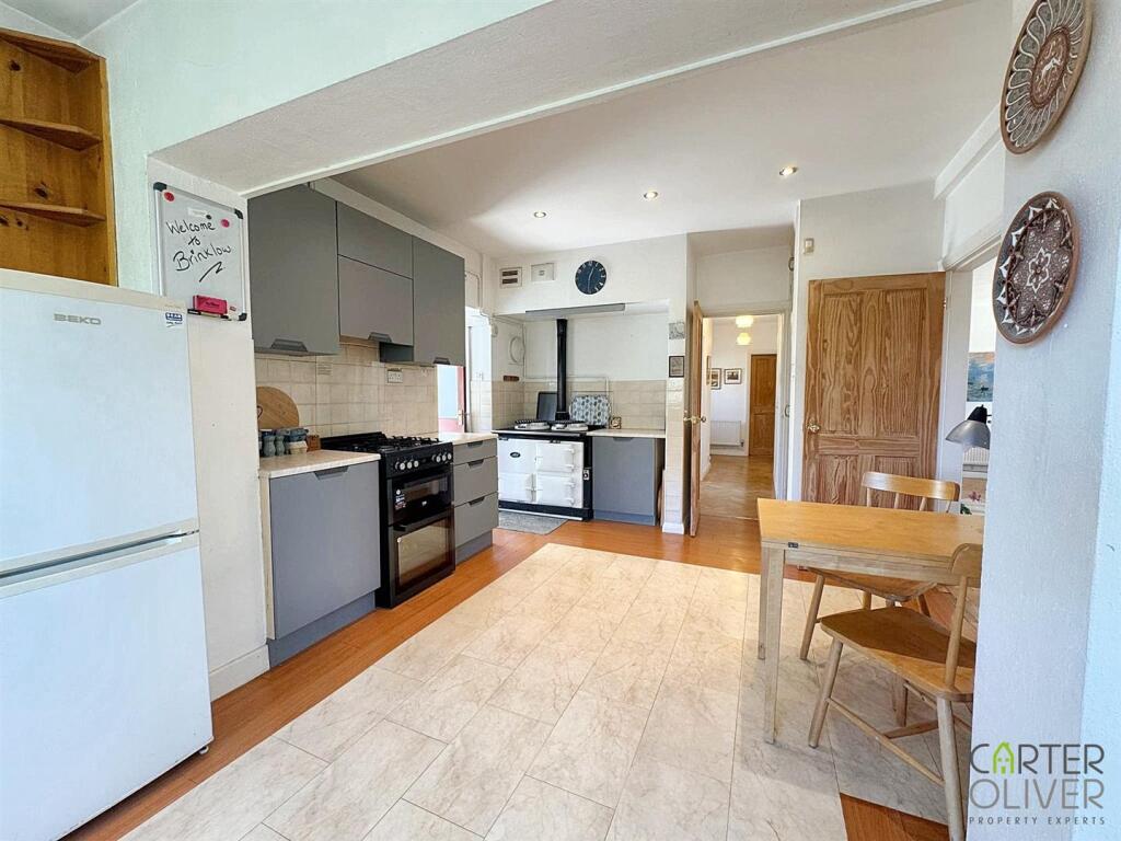 BREAKFAST KITCHEN