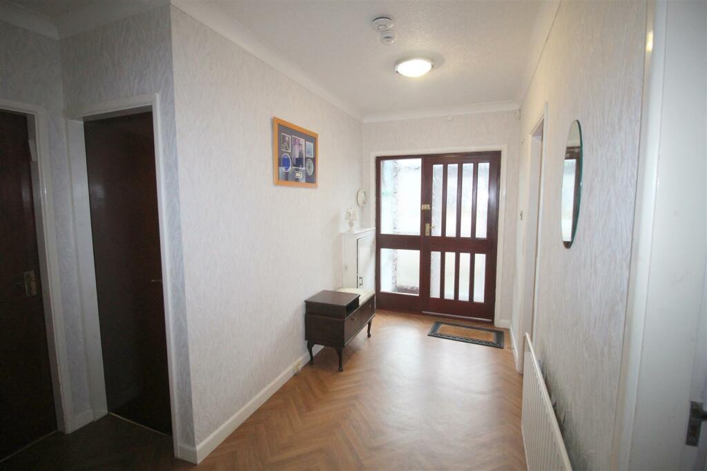 Crosland Road, 39, hallway 2.JPG