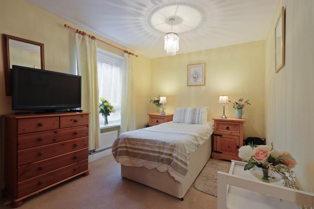 BEDROOM 2