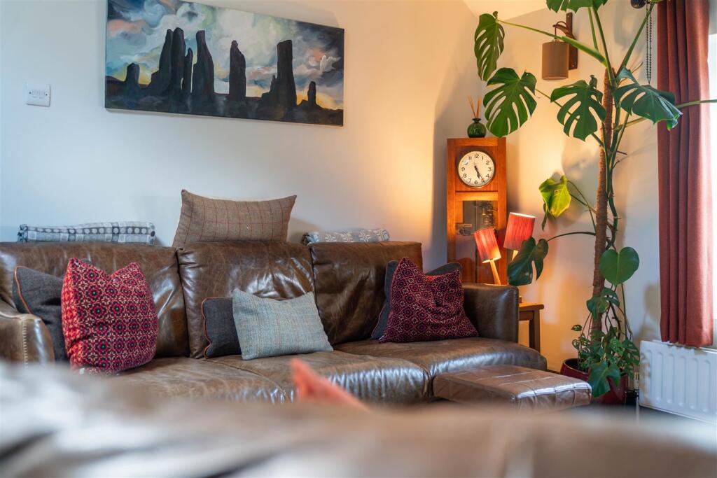 Living Room-8.jpg
