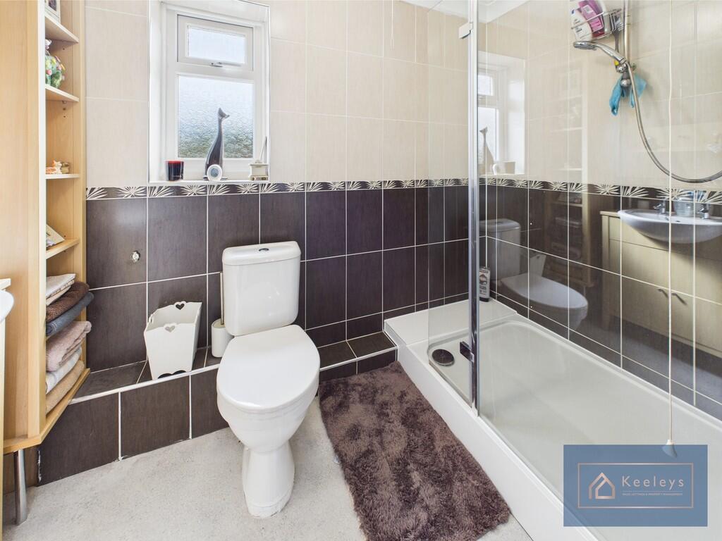 En-suite shower r...