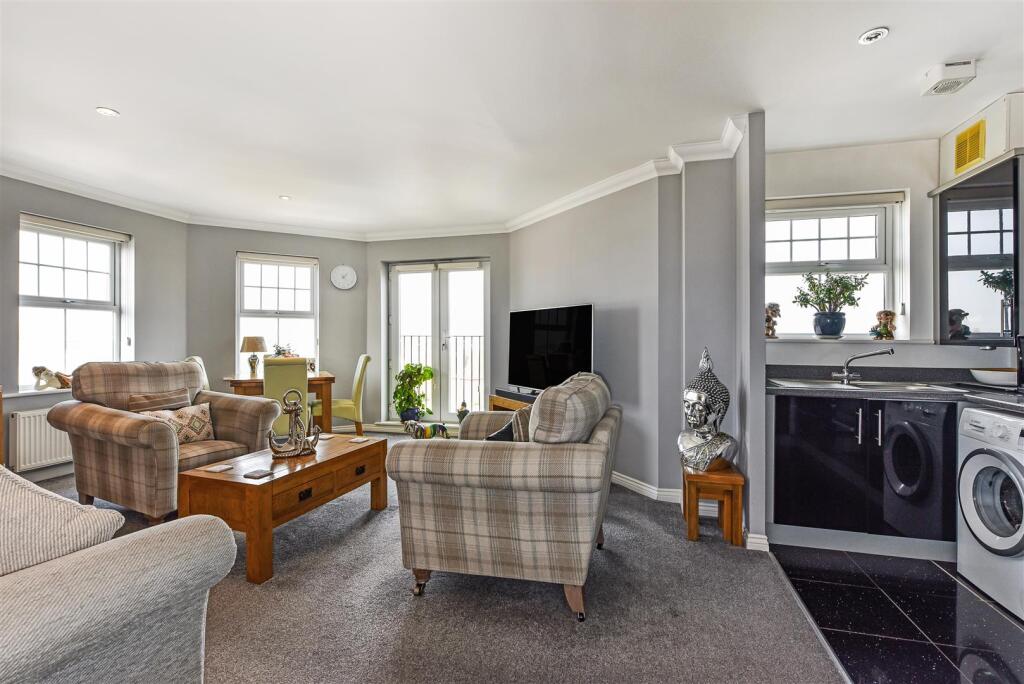 Sitting Room / Kitchen