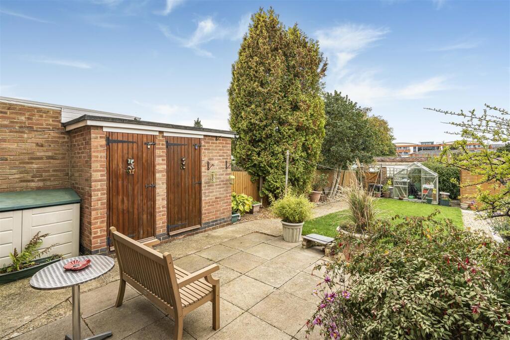 37 St Augustin Way