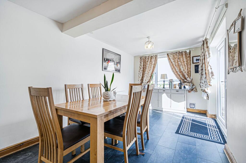 Open plan kitchen / dining room