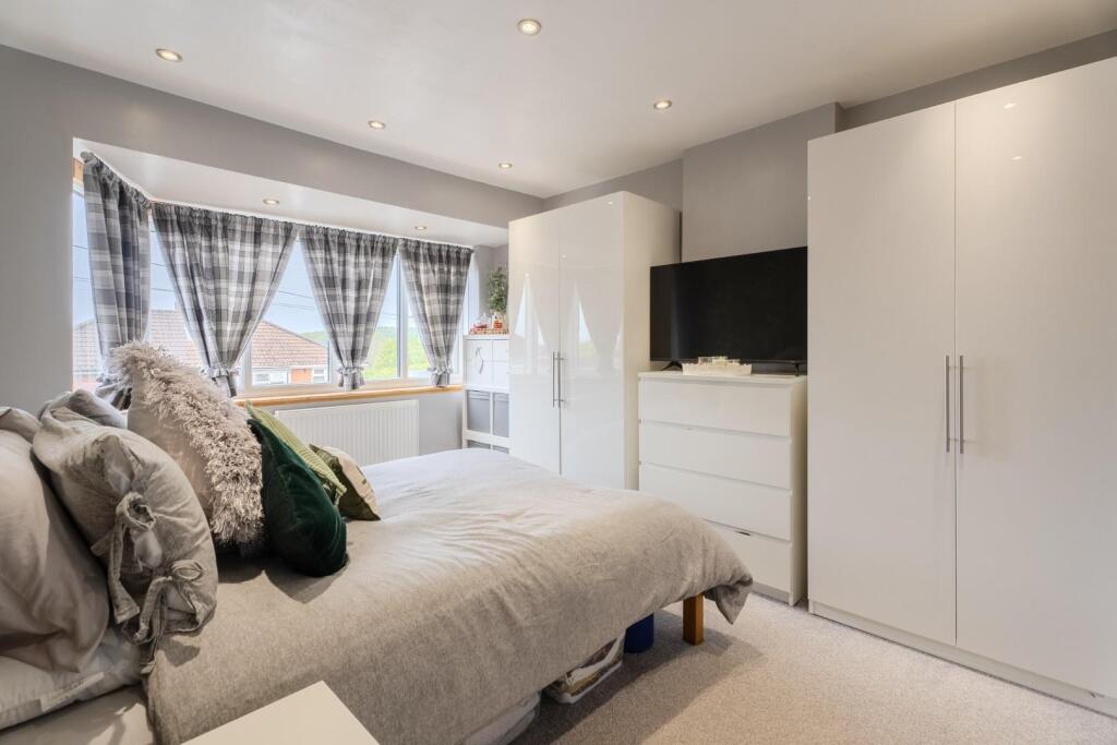 Eaton Crescent-3.jpg