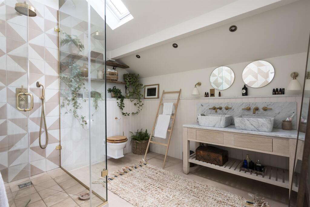 Principal bedroom suite