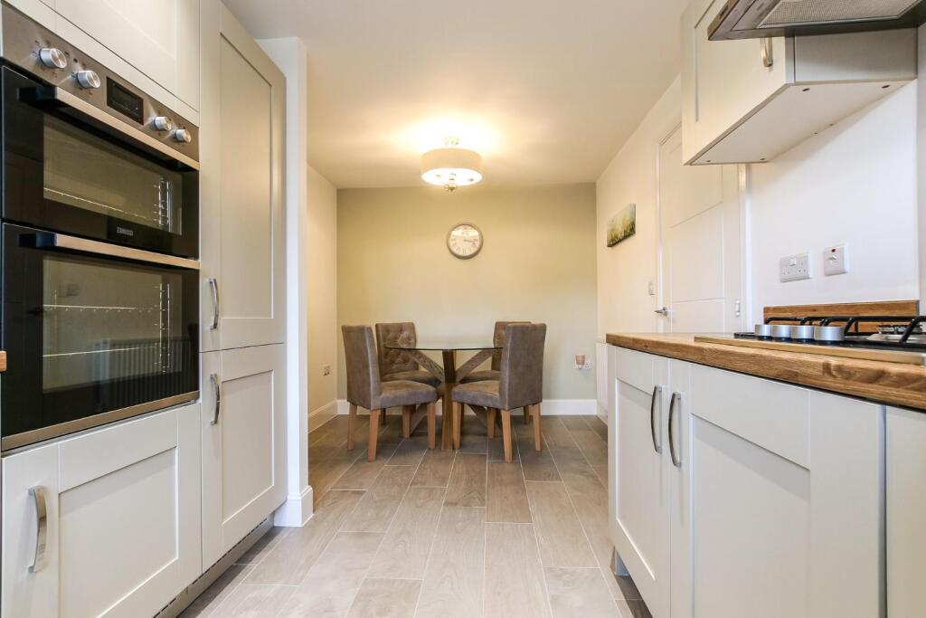 Kitchen / Dining area