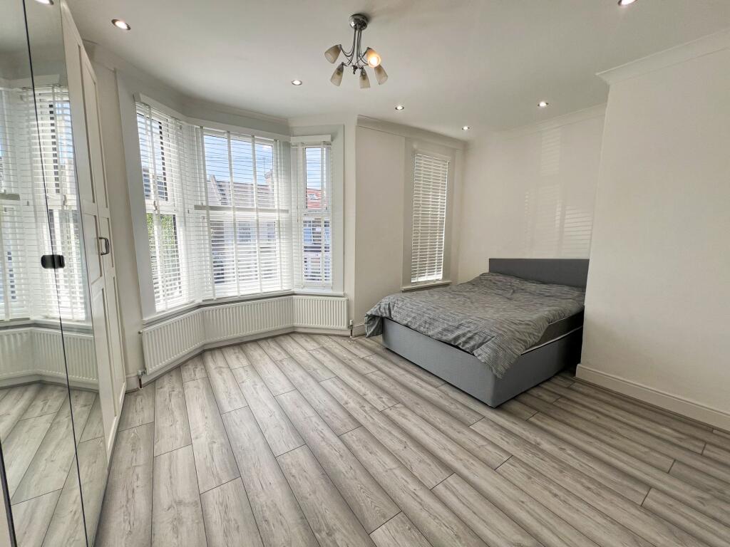 Belmont Park Rd E10