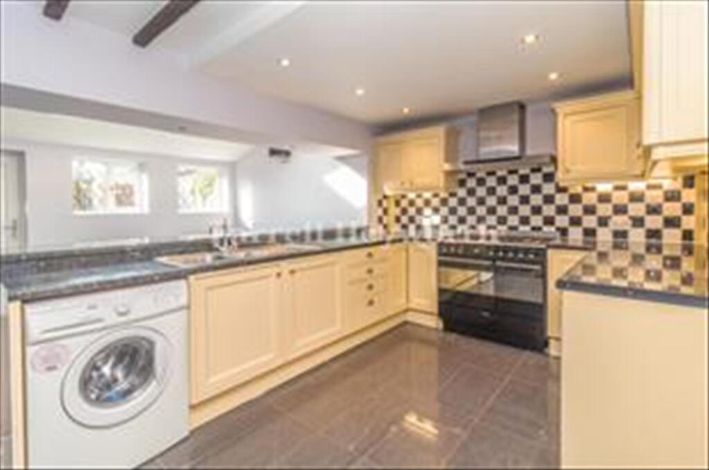 Kitchen image 4