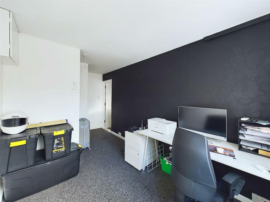 Ground floor bedroom/Study