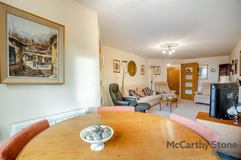 8636147-interior11.jpg