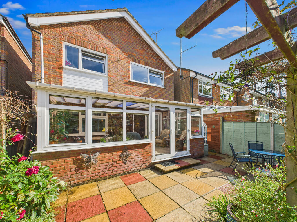 CAM02909G0-PR0484-STILL022