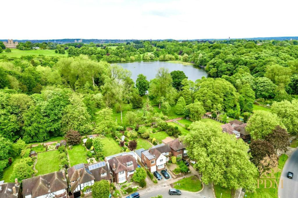 2 Parkside Wollaton NG8 2NN