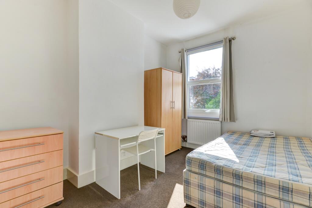 103 Whippingham Road Bedroom 4 (2)