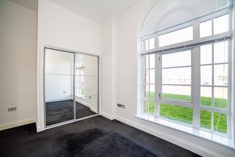 76 Robertson Drive 8 (800x533).jpg