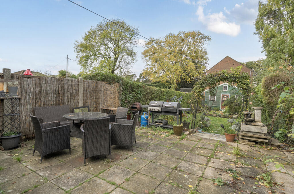 1370385-5-68fa111...