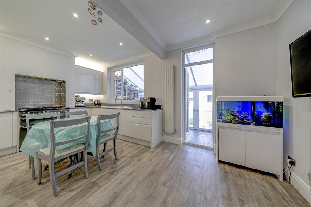 Matt Stevens-71 Stride Avenue-13.JPG