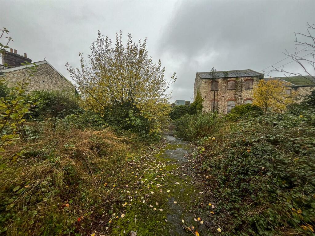17 Station Road, Midsomer Norton, BA3 2AZ Freehold