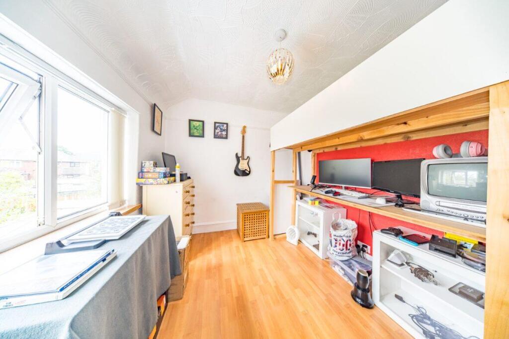 31 Windsor Road bedroom 2.jpg