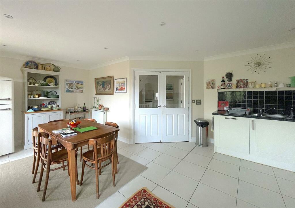kitchen dining 6.jpg