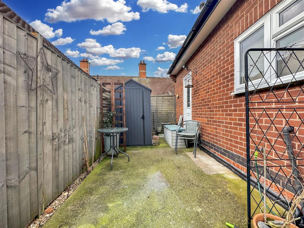 Rear Courtyard Garden 091