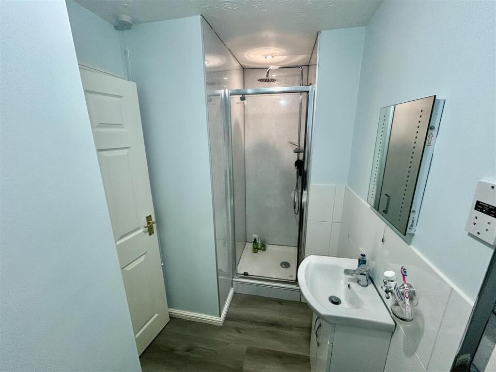 ensuite.JPG