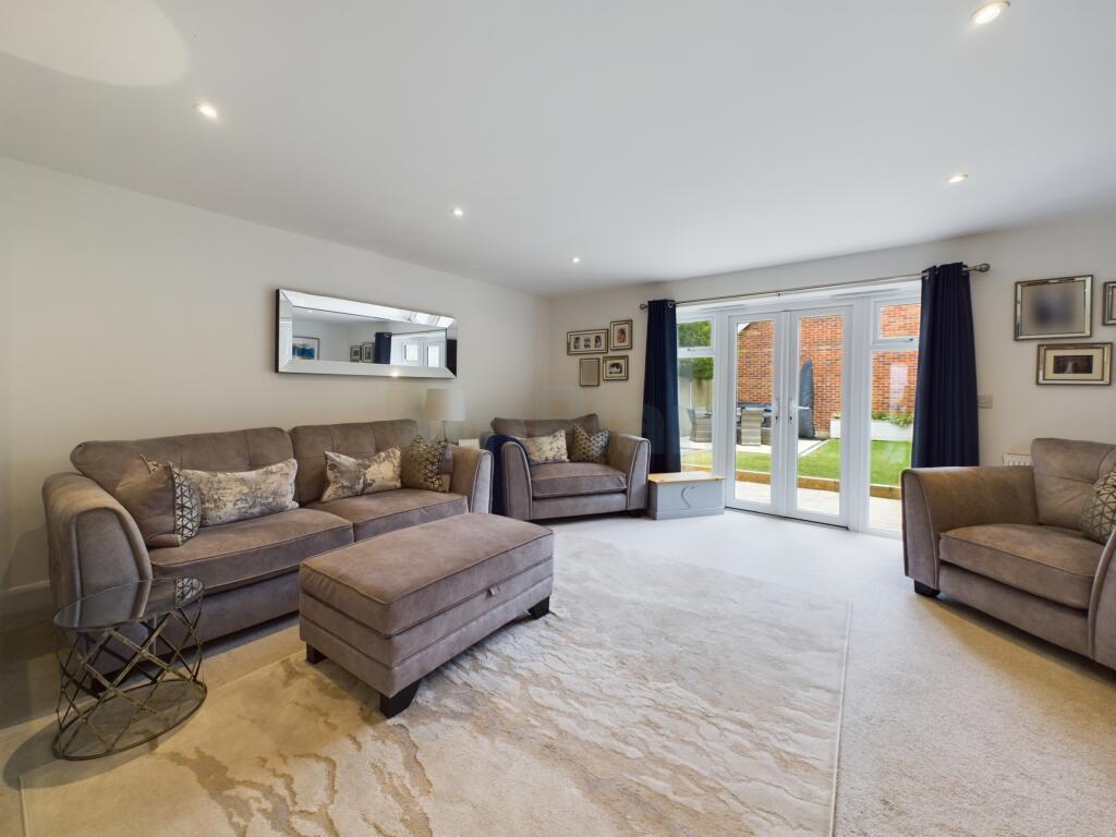 CAM04024G0-PR0010-STILL008