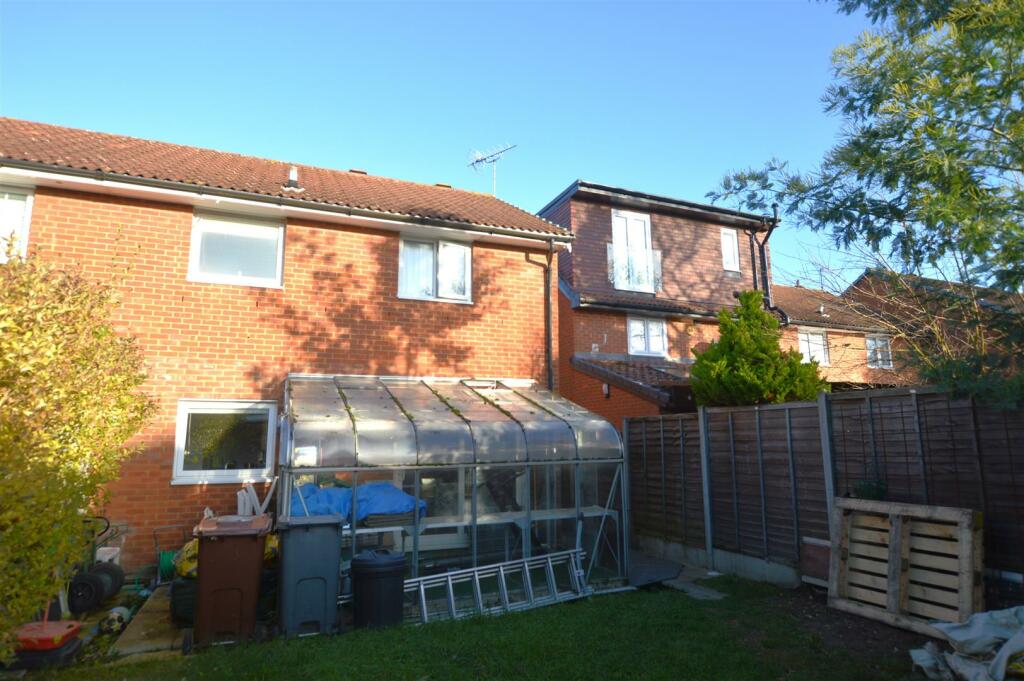 24 Thatchers Way rear view.JPG