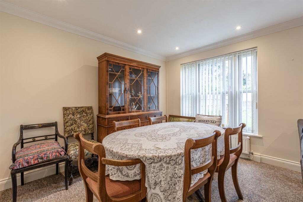 2a Burleigh Road, Addlestone, KT151pl - 10.jpg