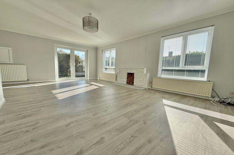 20' Lounge/Dining Room