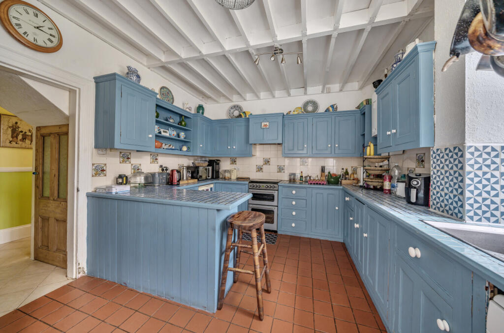 1309886-16-684af1...