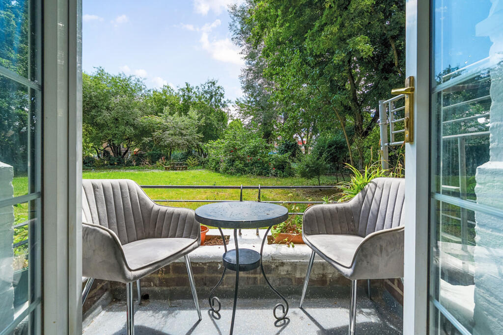 1300835-9-6837082...