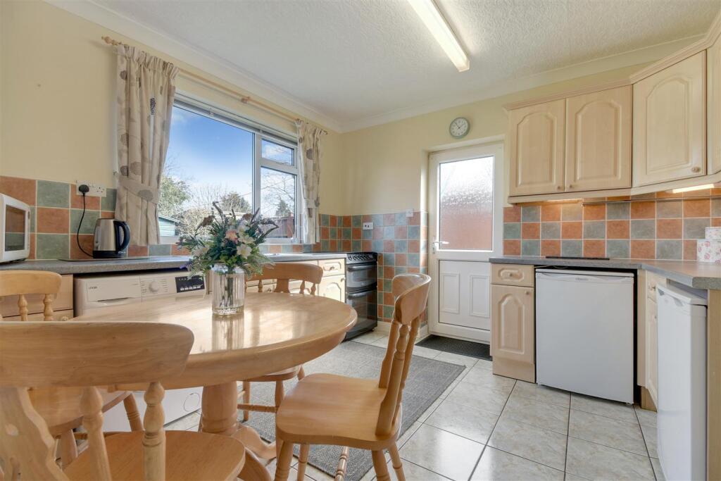 Kitchen breakfast room