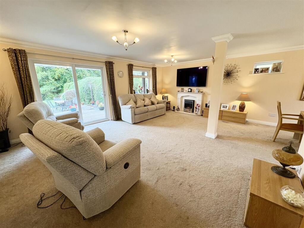 4. lounge.jpg