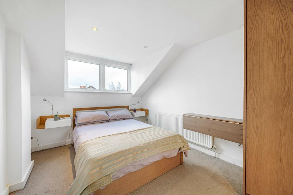 Bedroom 1.jpg