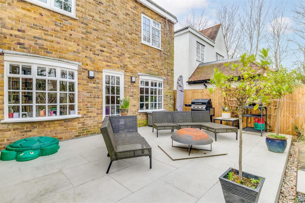 Eastholm Green 9-54.jpg